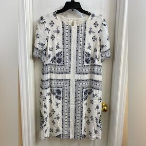 Ann Taylor LOFT White Mixed Print Shift Dress Size Medium Rayon